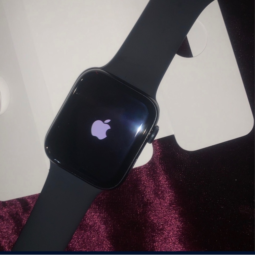 BRAND NEW APPLE WATCH SERIES SE SIZE 44MM M/L MIDNIGHT NAVY CELLULAR +GPS